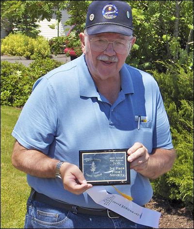 Dick Robb and the Third Place Award.